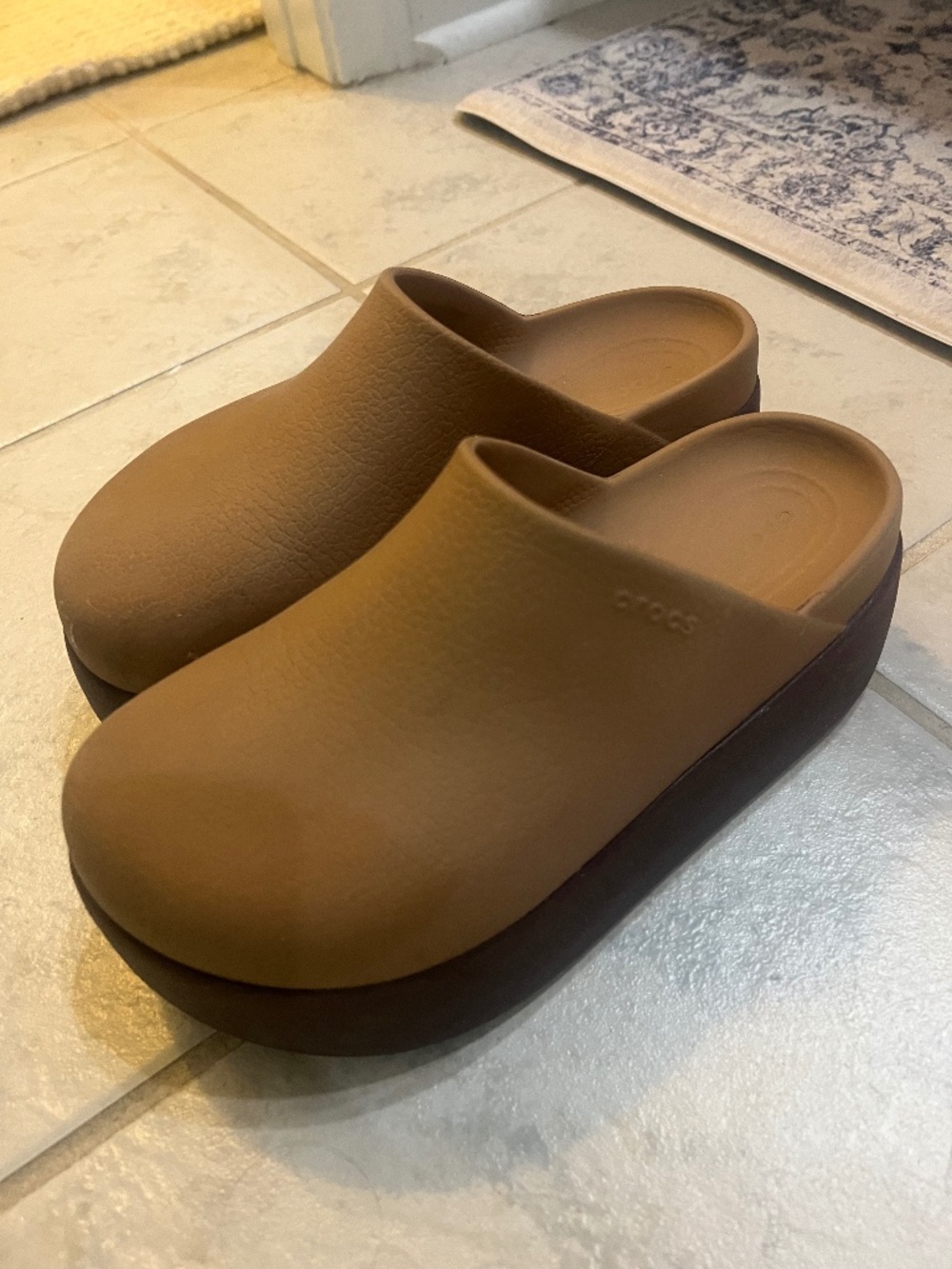 Croc Dylan Platform Clog in Sepia
